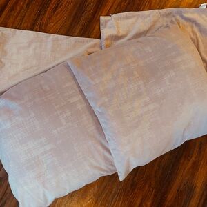 20 x 20 velvet textured pillow covers. Light mauve pink color.